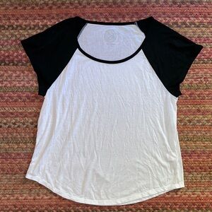 SO BLACK & WHITE BASIC BASEBALL SHORT SLEEVE TEE